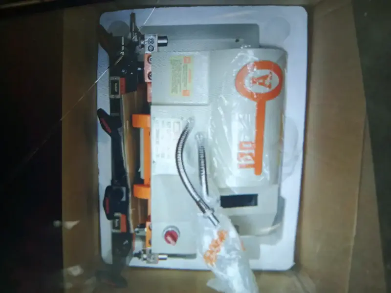 Máquina de duplicado de llaves automática - 5