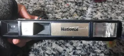 Cámara vintage National C-14 con flash - miniatura 1