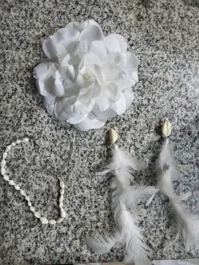 Pascuen de plumas blancas con detalles artesanales - miniatura 6