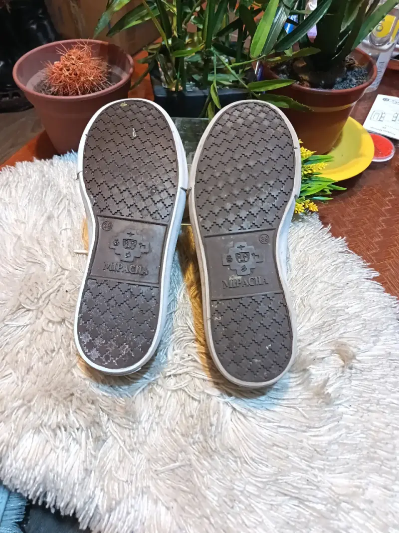 Zapatillas blancas de lona unisex usadas - 6