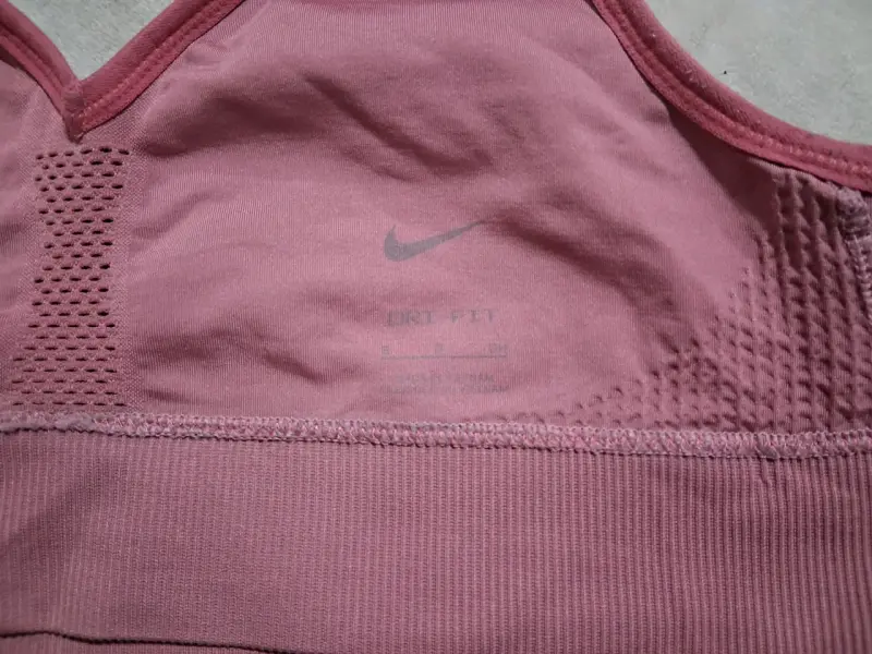 Top deportivo rosa Nike Dri-Fit - 2