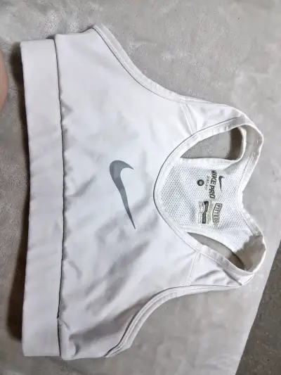 Top deportivo Nike Pro blanco para mujer - miniatura 1