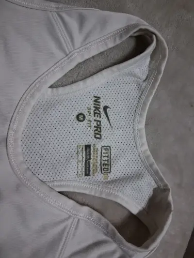 Top deportivo Nike Pro blanco para mujer - miniatura 2