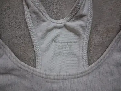 Top deportivo blanco Champion para mujer - miniatura 2
