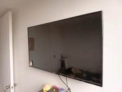 Televisor LED Smart tv Master-G de 40 pulgadas - miniatura 1