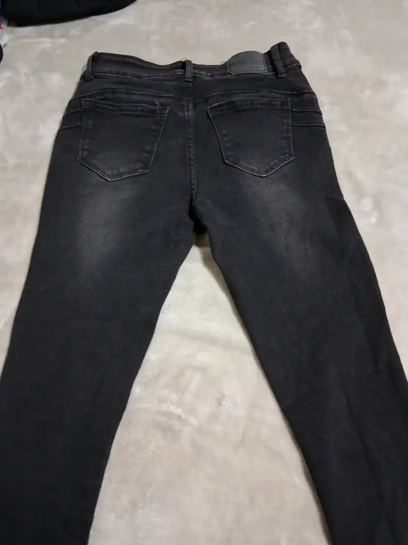 Jeans negros ajustados para mujer - 2