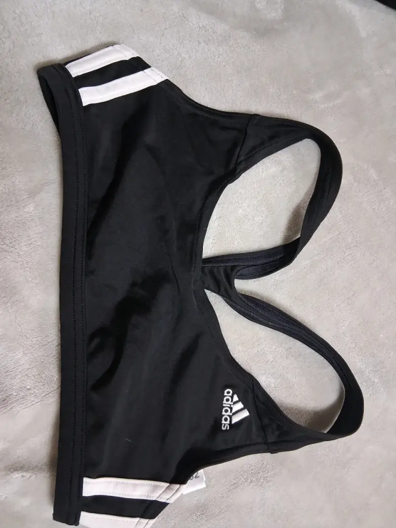 Top deportivo negro Adidas para niña