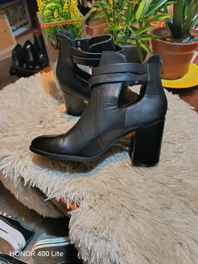 Botines de cuero sintetico negro con hebilla - 4