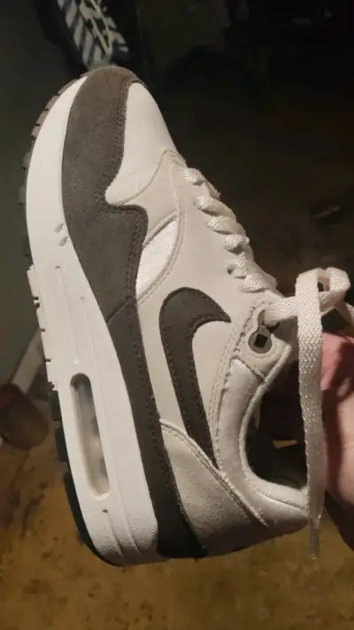 Zapatillas deportivas blancas y rosadas Puma - miniatura 2
