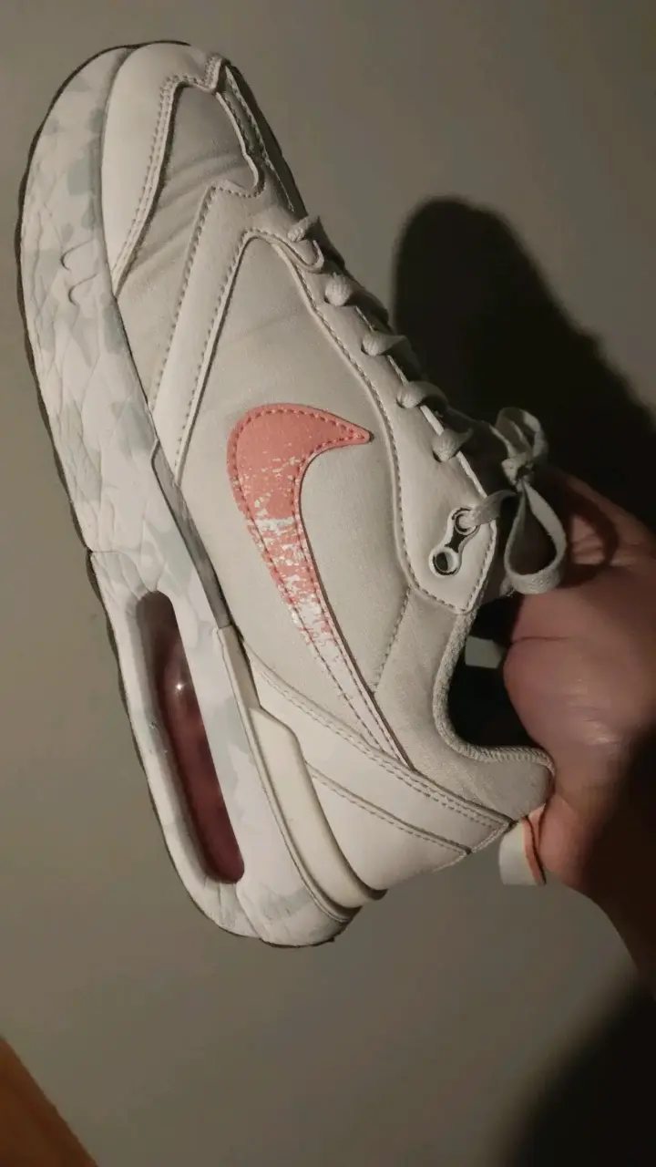 Zapatillas deportivas blancas y rosadas Puma - 5