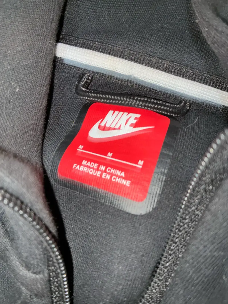 Polerón Nike negro con capucha y cierre - 2