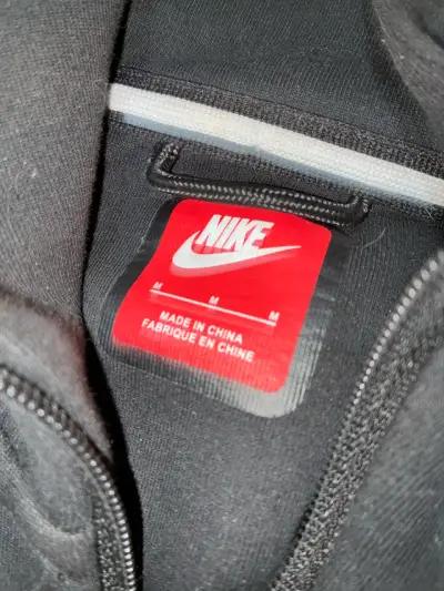 Polerón Nike negro con capucha y cierre - miniatura 2