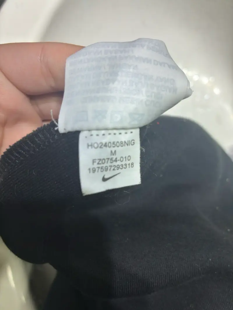 Polerón Nike negro con capucha y cierre - 3