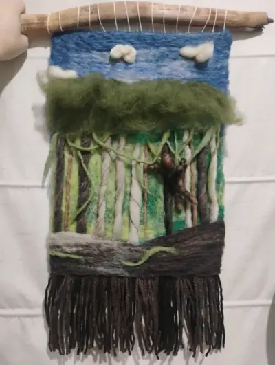 Tapiz de lana y vellón decorativo hecho a mano - miniatura 2