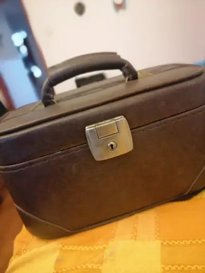 Estuche de maquillaje vintage con espejo - miniatura 1