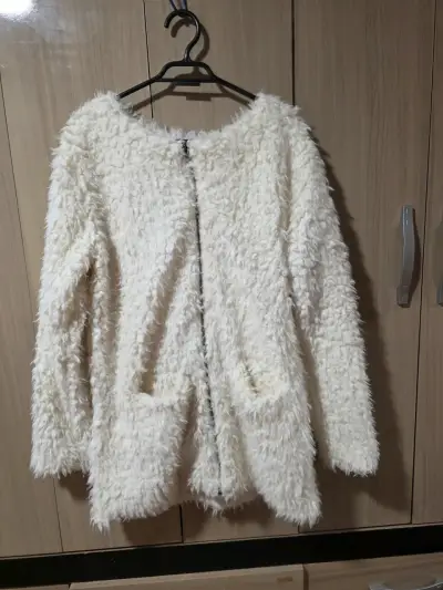 Chaqueta de peluche blanca para mujer - miniatura 1