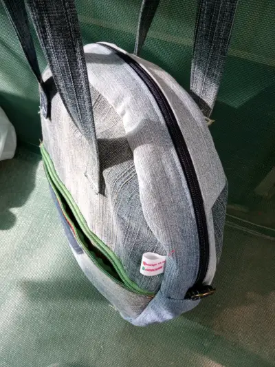 Bolso redondo de mezclilla con bolsillo frontal - miniatura 1