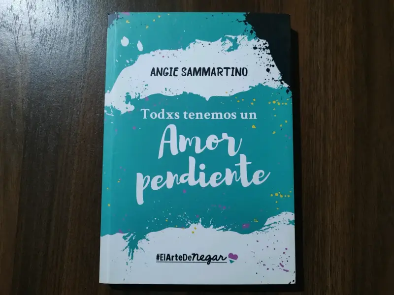 Libro 'Todxs Tenemos Un Amor Pendiente' de Angie Sammartino