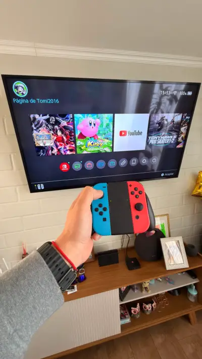 Consola Nintendo Switch con Joy-Con Azul y Rojo - miniatura 2