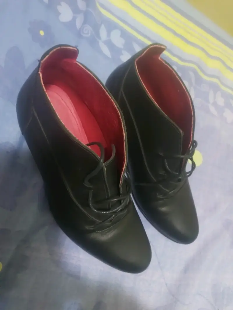 Botines de cuero negro con tacón para mujer - 1