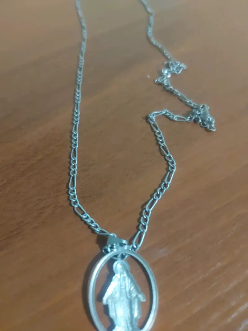 Collar de cadena con medalla religiosa - 1