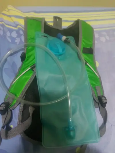 Mochila de Hidratación Verde Rusty Tech - miniatura 2