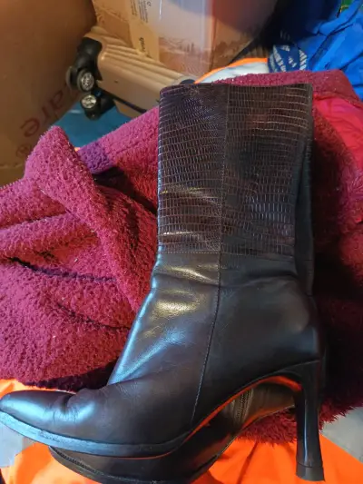 Botas de cuero cafe con tacón alto - miniatura 3
