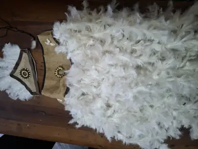 Traje de pascuense de plumas - miniatura 1