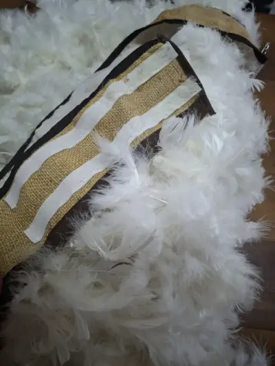 Traje de pascuense de plumas - miniatura 2