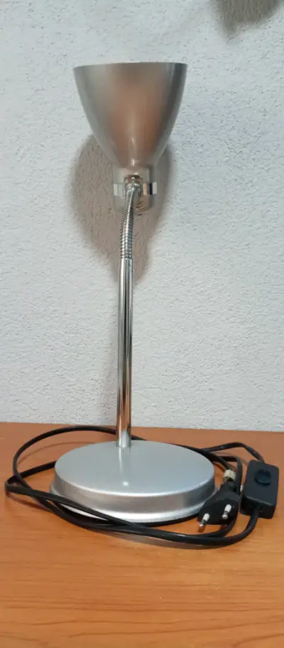Lámpara de escritorio metálica plateada - miniatura 2