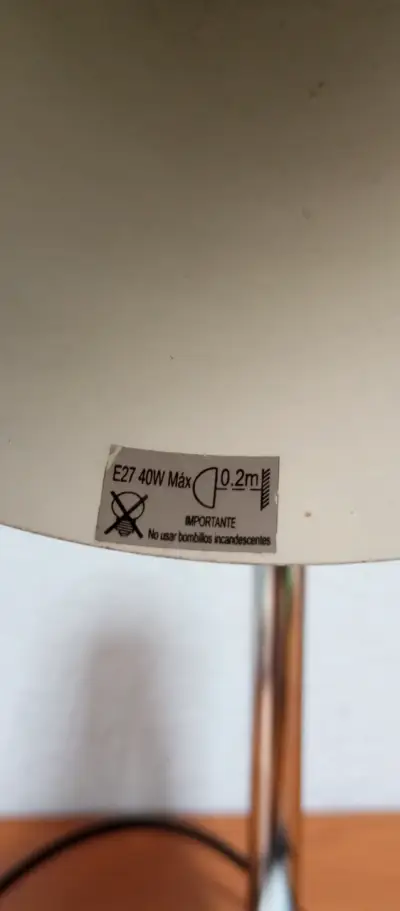 Lámpara de escritorio metálica plateada - miniatura 4