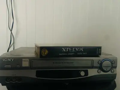 Reproductor VHS Sony con más de 30 películas - miniatura 1