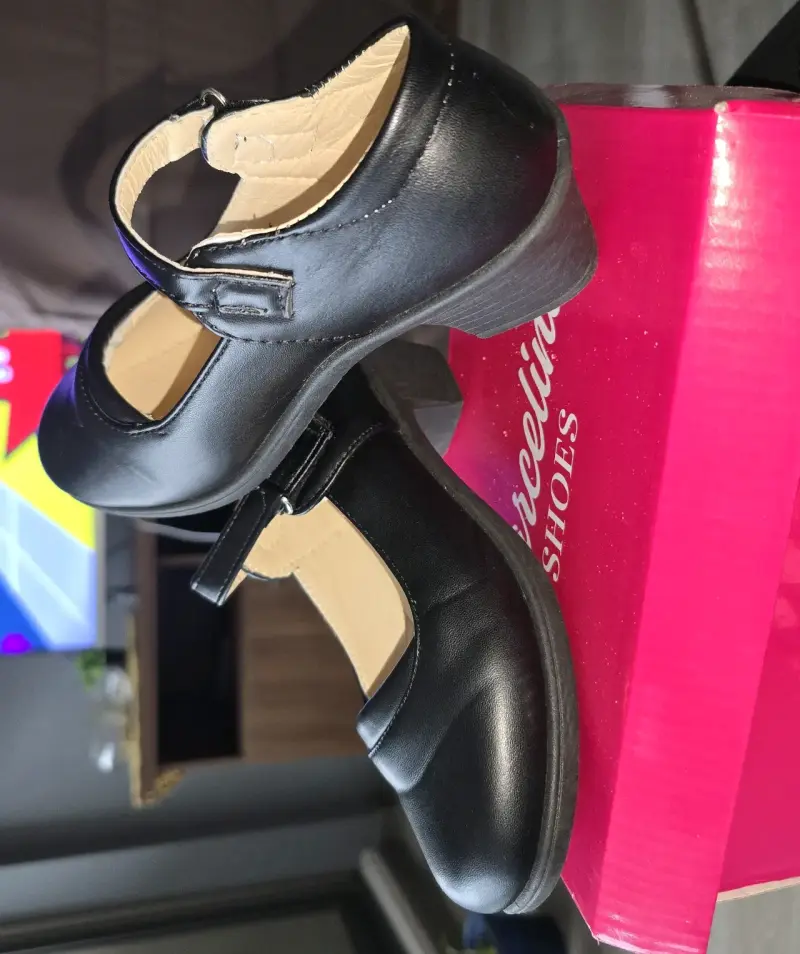 Zapatos de niña negros Marcelina con hebilla