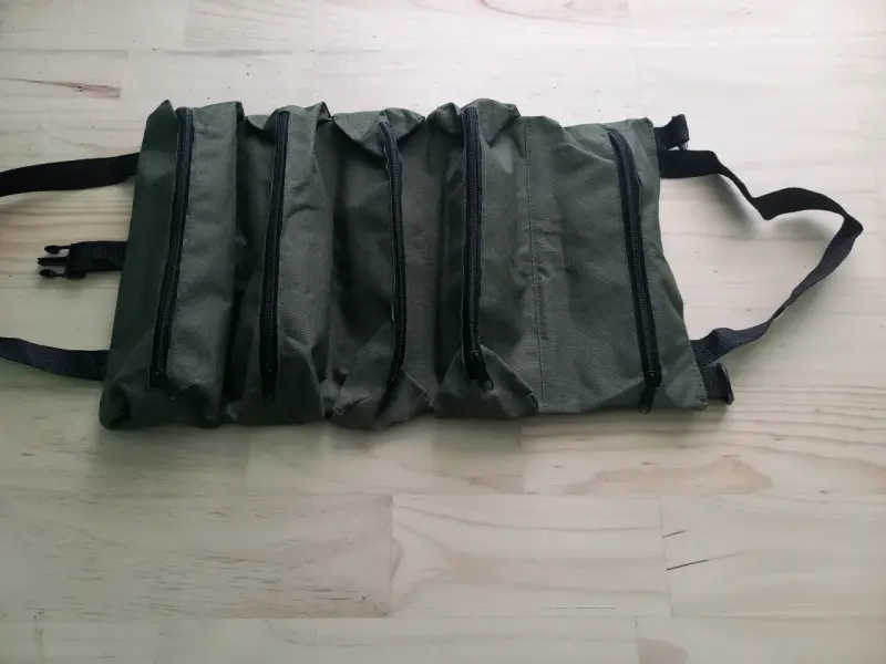 Kit de Herramientas con Bolsa y Cepillo de Alambre - 4