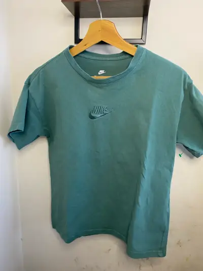 Polera Nike verde para mujer crop - miniatura 1