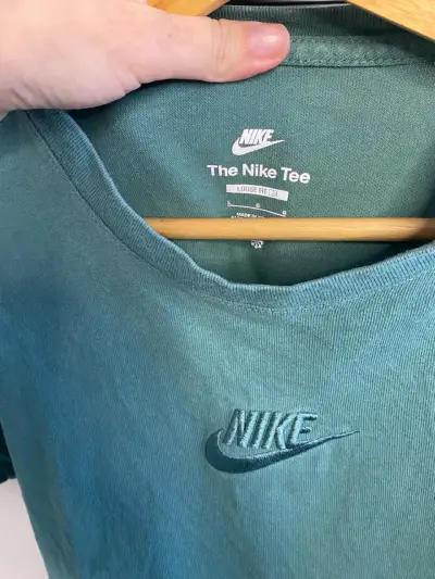 Polera Nike verde para mujer crop - miniatura 2