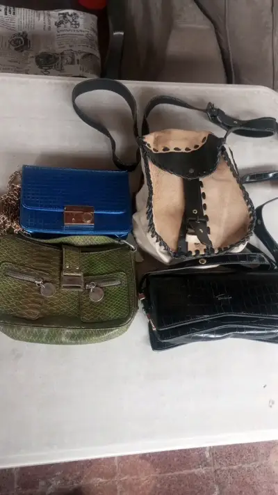 Set de carteras de cuero en varios colores - miniatura 1