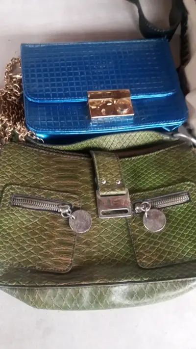 Set de carteras de cuero en varios colores - miniatura 2