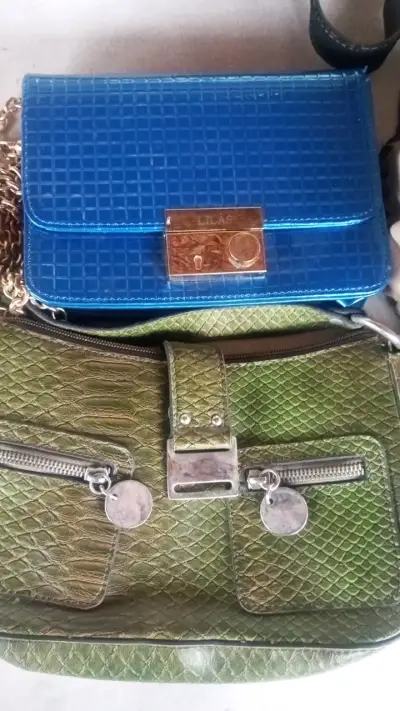 Set de carteras de cuero en varios colores - miniatura 4