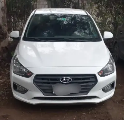 Auto Hyundai Verna - miniatura 1