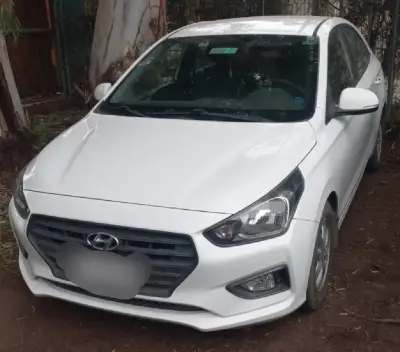 Auto Hyundai Verna - miniatura 3