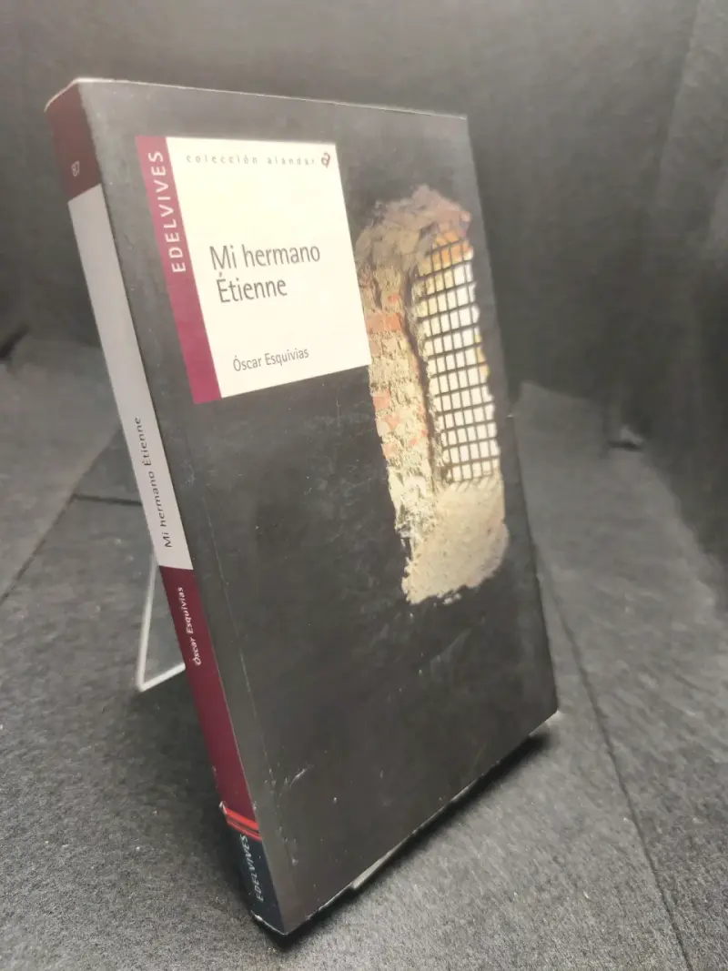 Libro 'Mi hermano Étienne' de Óscar Esquivias - 2