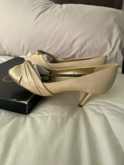 Zapatos de Tacón Beige Gacel Elegantes - miniatura 2