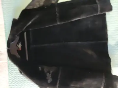Chaqueta de cuero negra con detalles de piel - miniatura 1