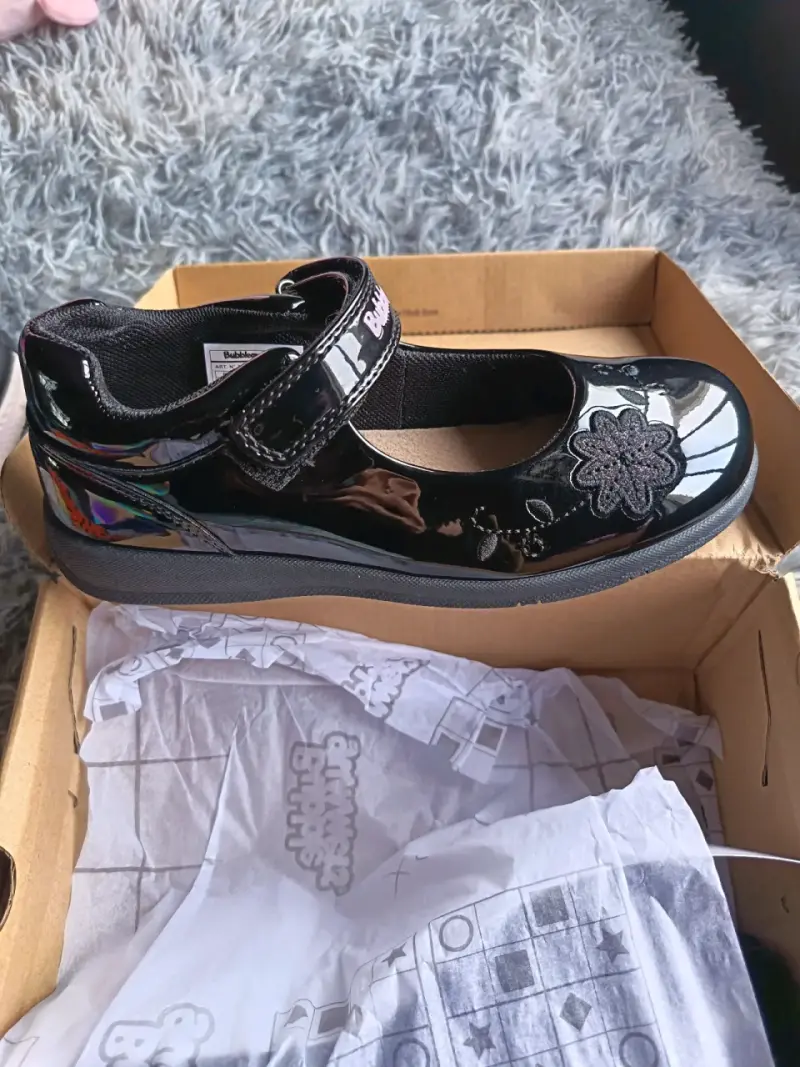 Zapatos escolares Bubblegummers negros con diseño floral - 2