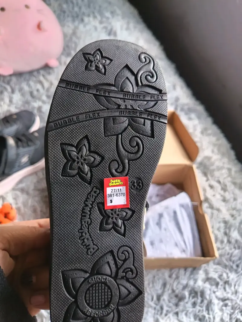 Zapatos escolares Bubblegummers negros con diseño floral - 3