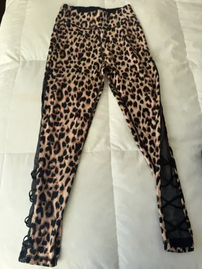 Leggings de Leopardo con Encaje Victoria's Secret - miniatura 1