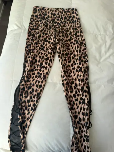 Leggings de Leopardo con Encaje Victoria's Secret - miniatura 4