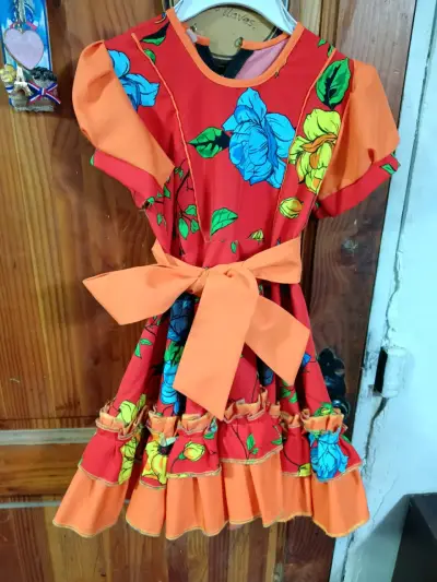 Vestido de niña con estampado floral y lazo - miniatura 1