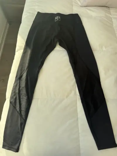 Leggings deportivos negros NGX para mujer - miniatura 1